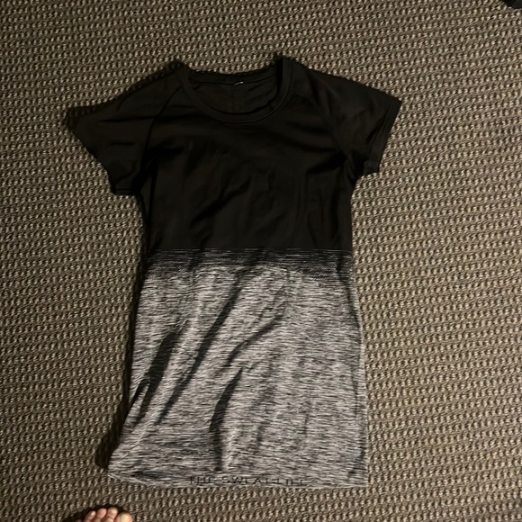 Lululemon gradient run swiftly short sleeve. - Picture 1 of 3